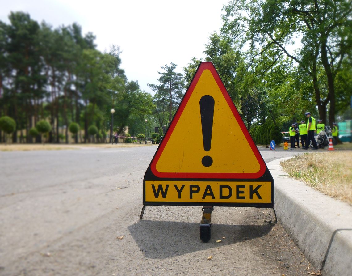 NIEPORĘT. Jedna osoba nie żyje, dwie są ranne. Wypadek na Pogonowskiego