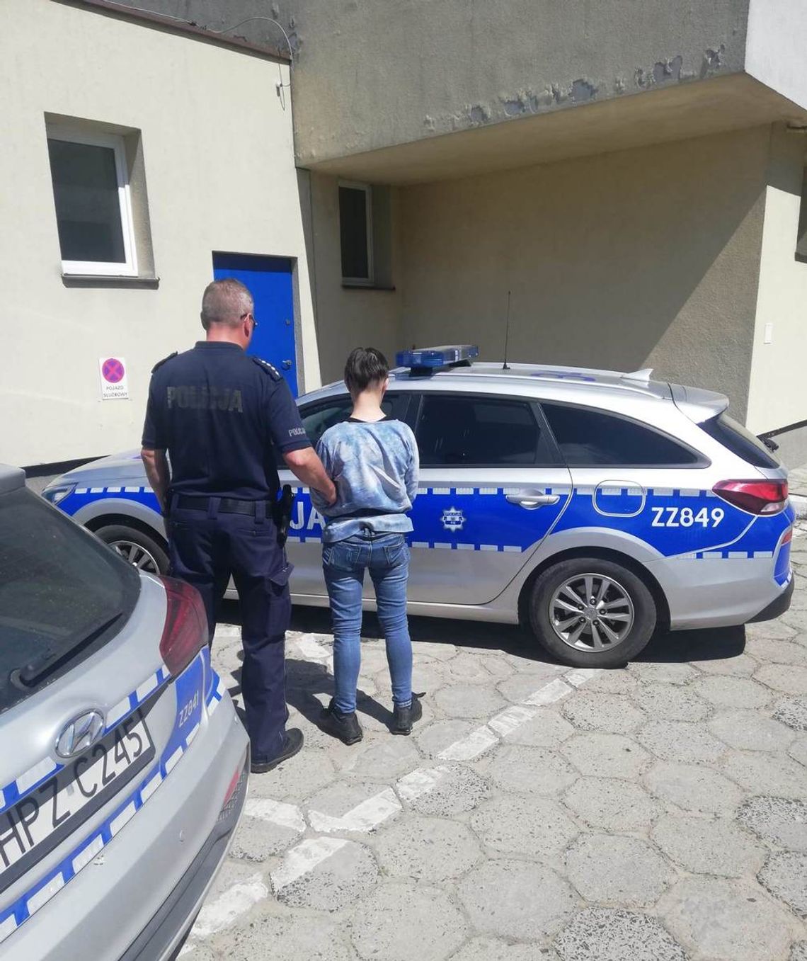 NIEPORĘT. Miała półtora promila, prowadziła samochód i miała narkotyki
