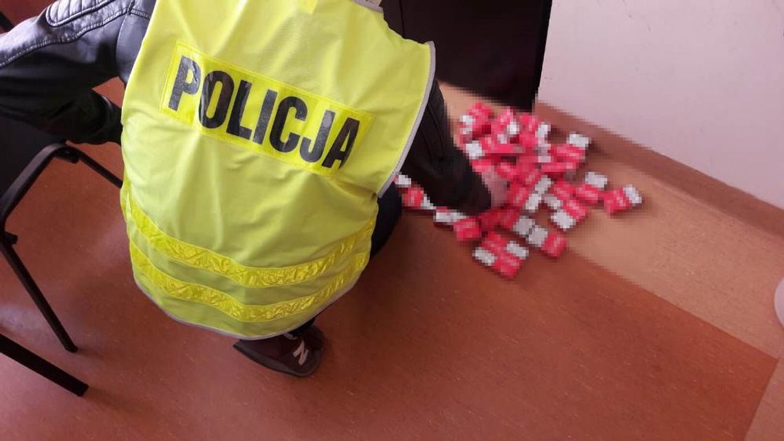 NIEPORĘT. Nielegalne papierosy, zatrzymano dwie osoby