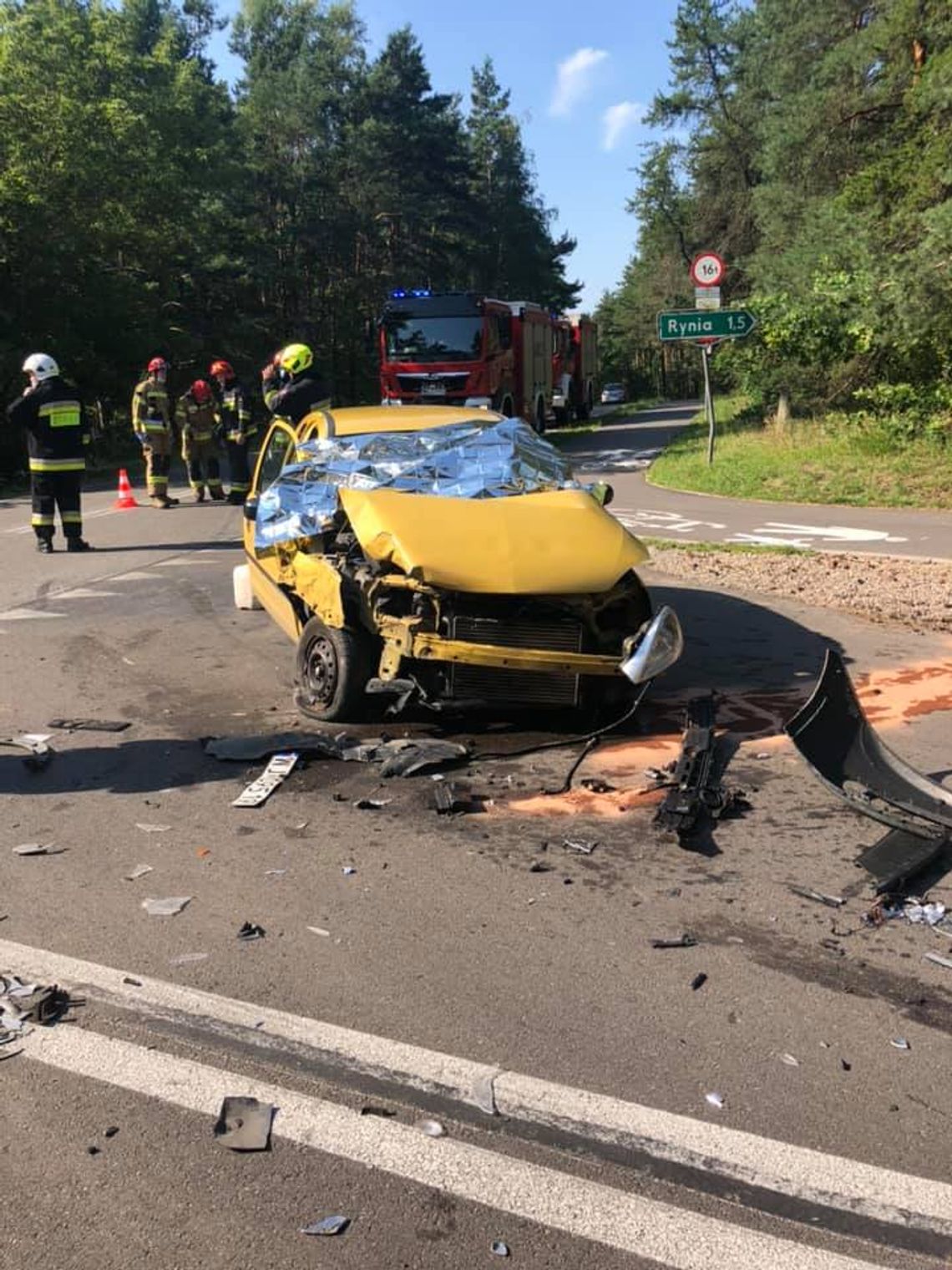 NIEPORĘT. Oplem wjechali w autobus. Interweniował helikopter