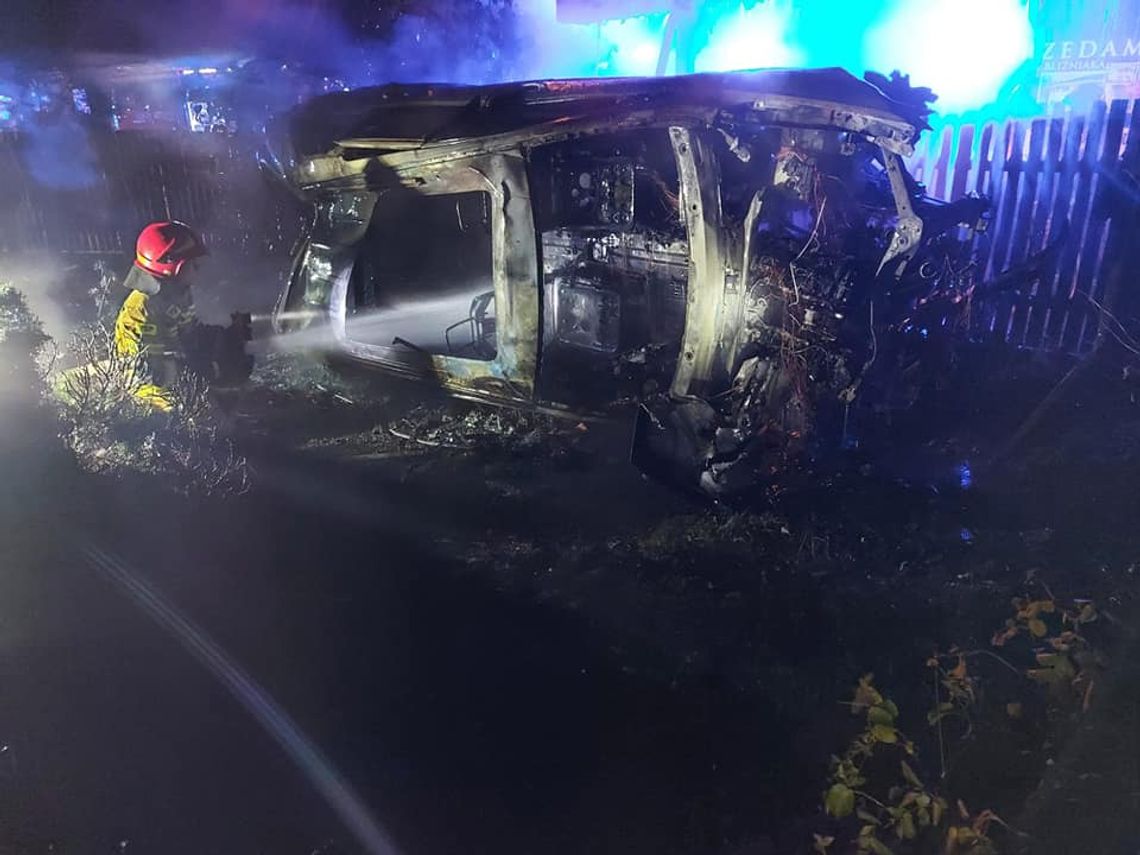 NIEPORĘT. Pościg za złodziejem samochodu zakończony na ogrodzeniu posesji w Rembelszczyźnie