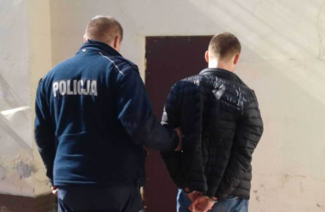 NIEPORĘT. Rozbój i kradzież, łupem padł złoty łańcuch wartości 5 tys. zł NIEPORĘT. Rozbój i kradzież, łupem padł złoty łańcuch wartości 5 tys. zł