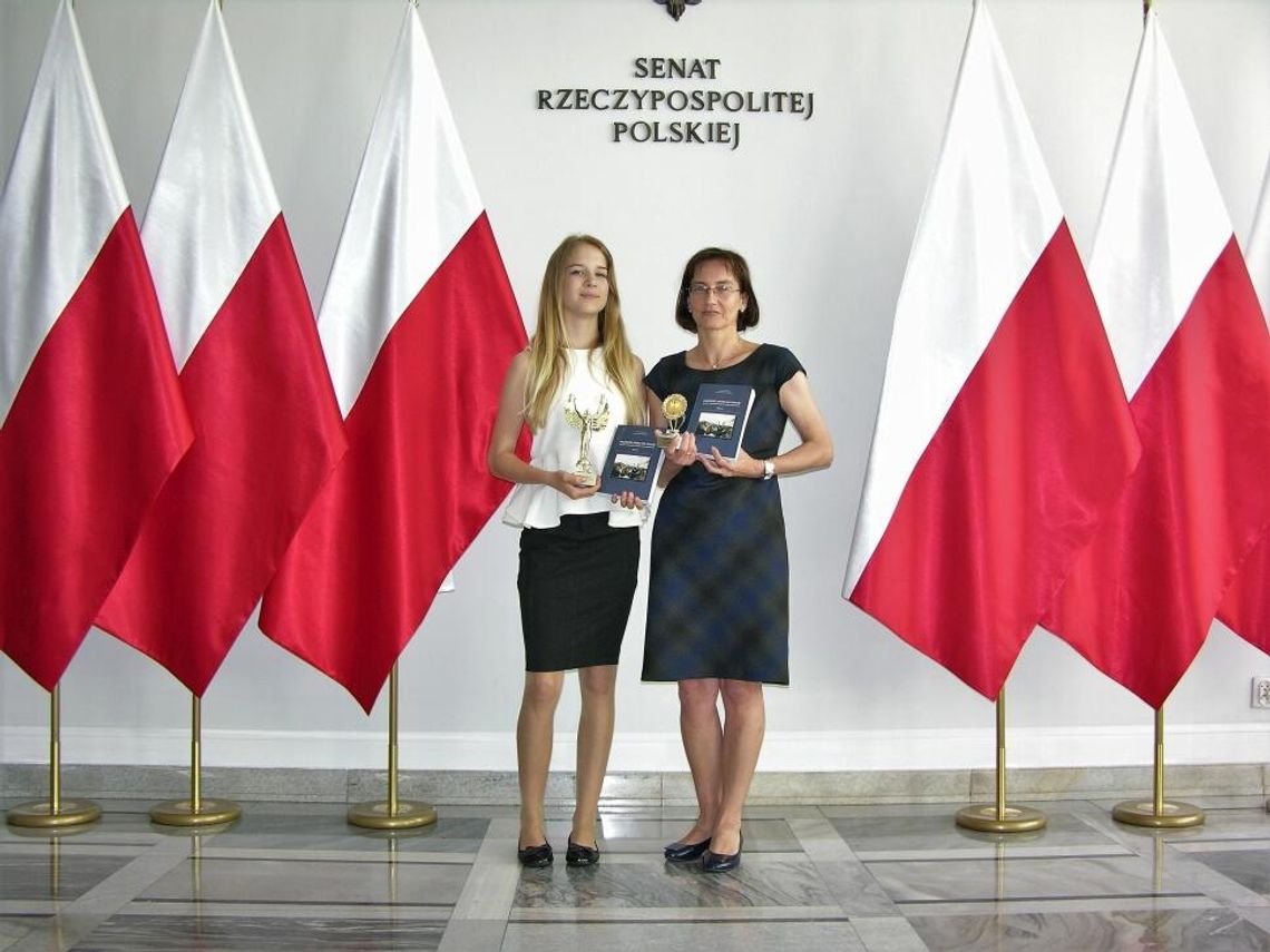 NIEPORĘT. Uczennica i nauczycielka laureatkami ogólnopolskiego konkursu „Młodzież, jakiej nie znacie. Wzory godne naśladowania”