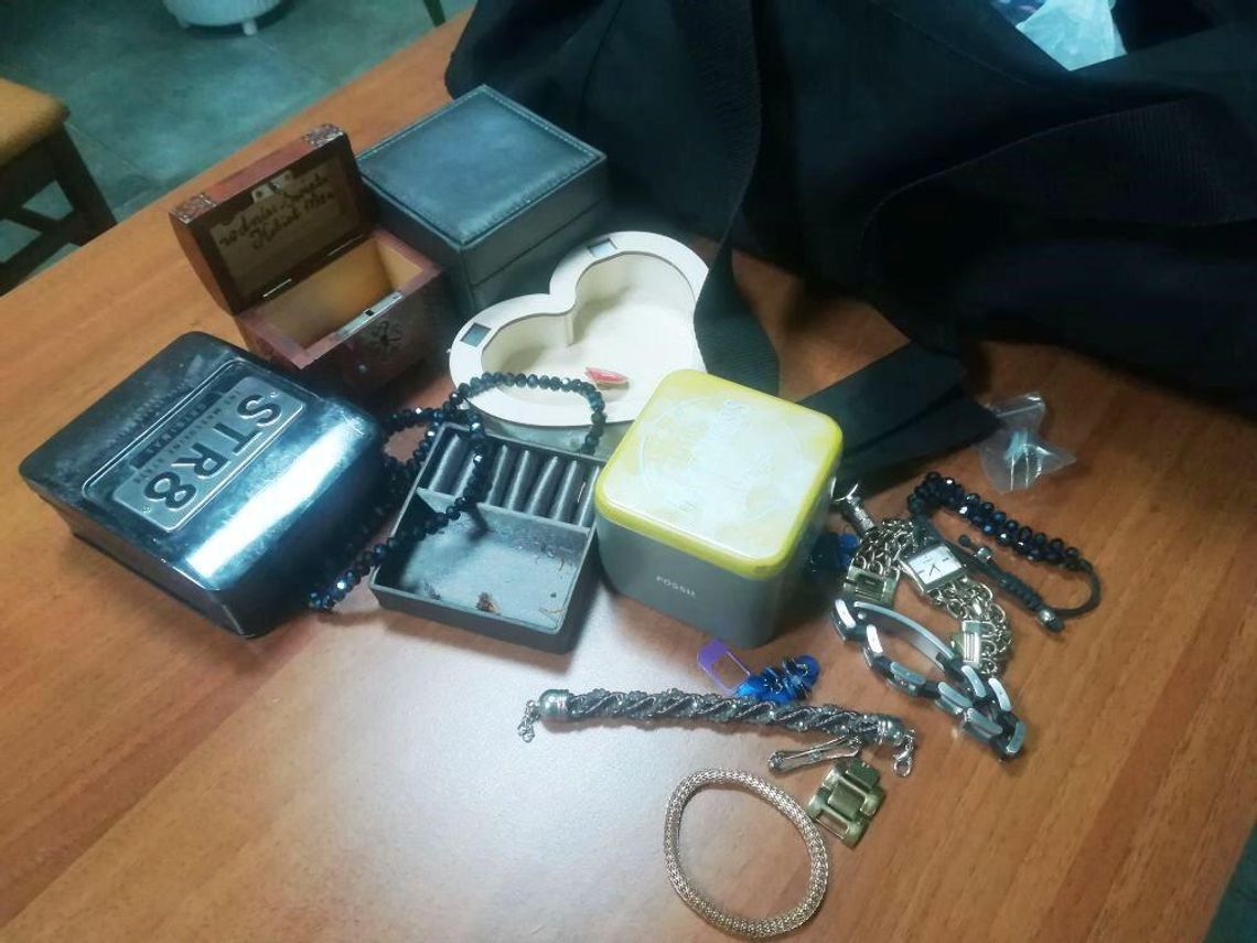 NIEPORĘT. Ukradli 10 tys. złotych. Policja szuka trzeciego sprawcy NIEPORĘT. Ukradli 10 tys. złotych. Policja szuka trzeciego sprawcy