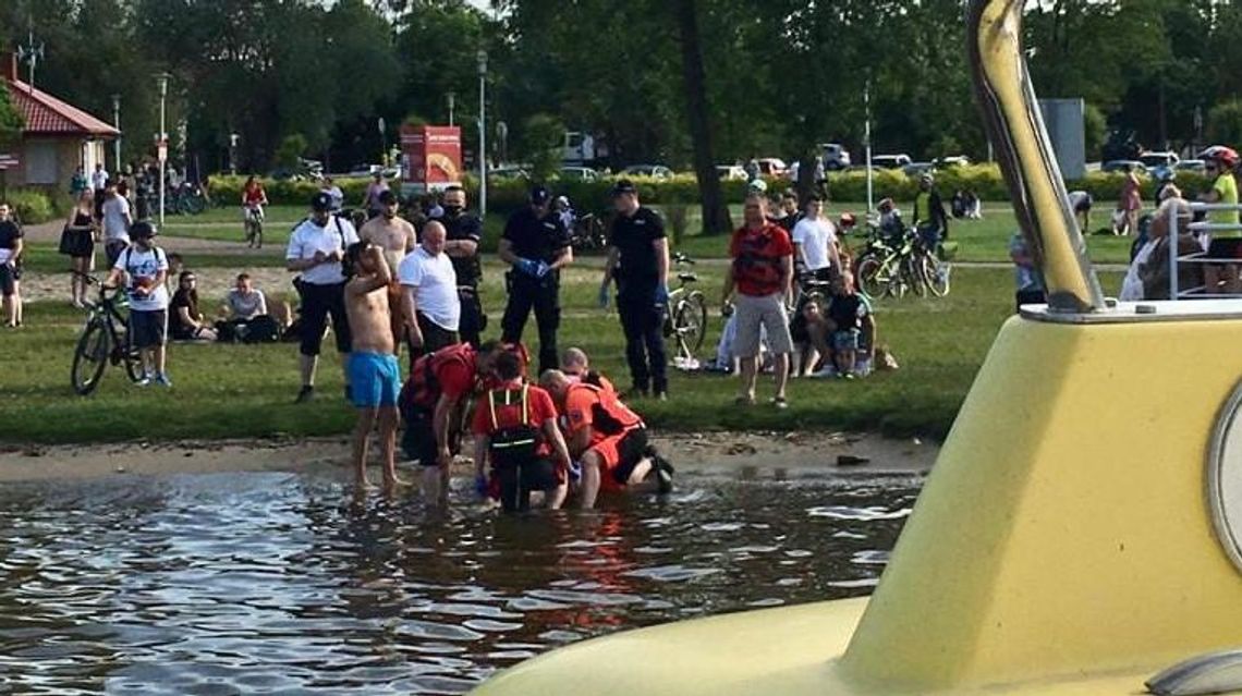NIEPORĘT. Uszkodzony kręgosłup po skoku "na główkę". Wezwano śmigłowiec
