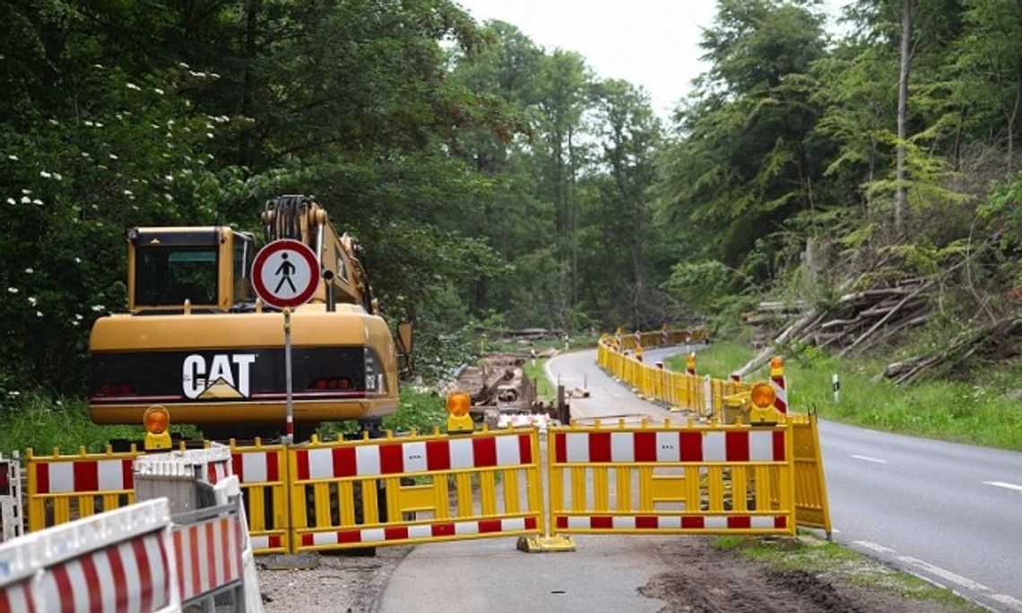 NIEPORĘT. Włamał się do koparki i ukradł narzędzia NIEPORĘT. Włamał się do koparki i ukradł narzędzia
