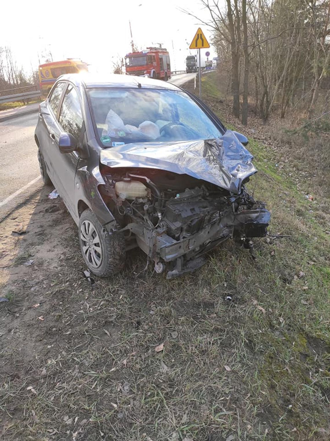 NIEPORĘT. Wypadek w Stanisławowie. Dwie osoby trafiły do szpitala NIEPORĘT. Wypadek w Stanisławowie. Dwie osoby trafiły do szpitala