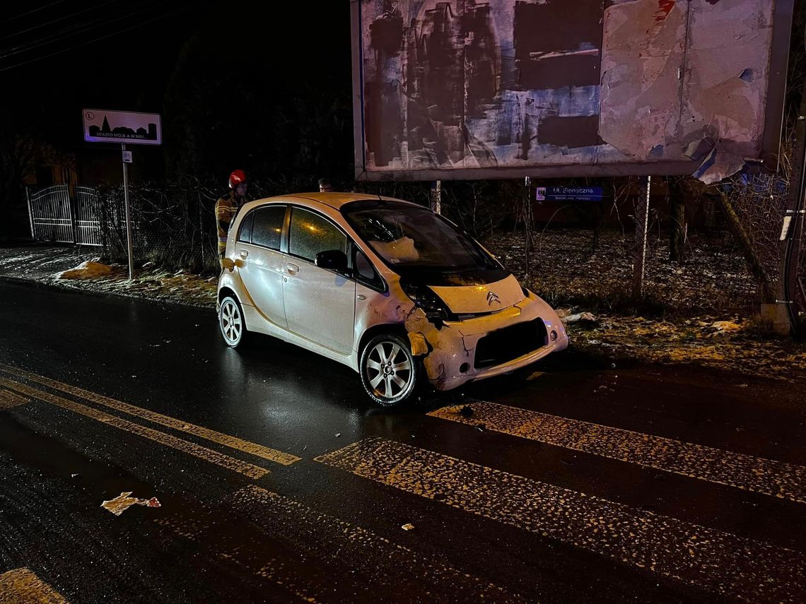 NIEPORĘT. Zderzenie Citroena i Renault na Strużańskiej
