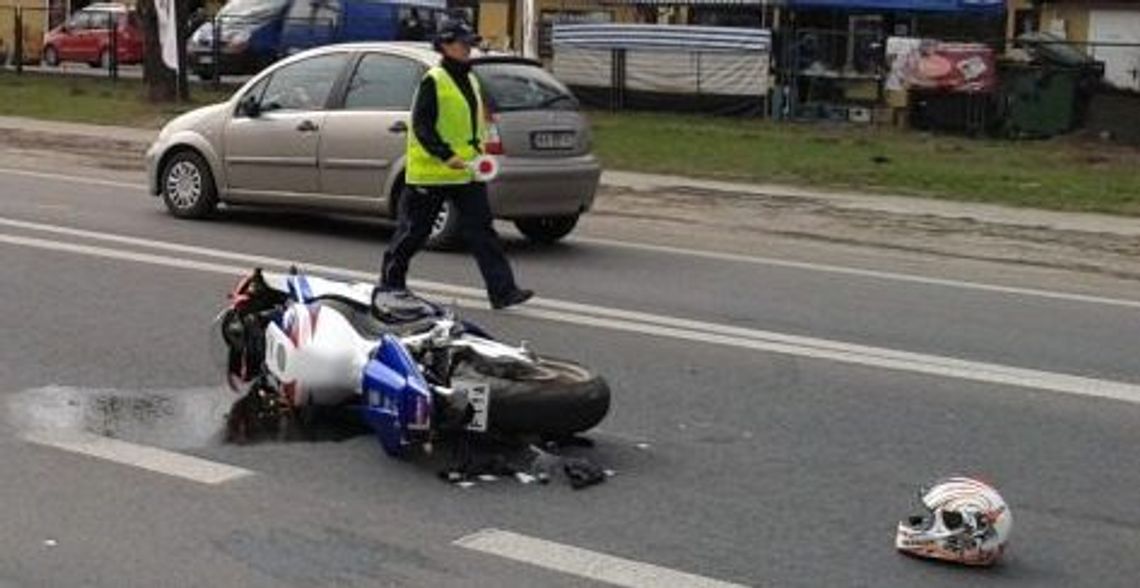 NIEPORĘT. Zderzenie motocykla z Hondą. Motocyklista przewieziony do szpitala NIEPORĘT. Zderzenie motocykla z Hondą. Motocyklista przewieziony do szpitala