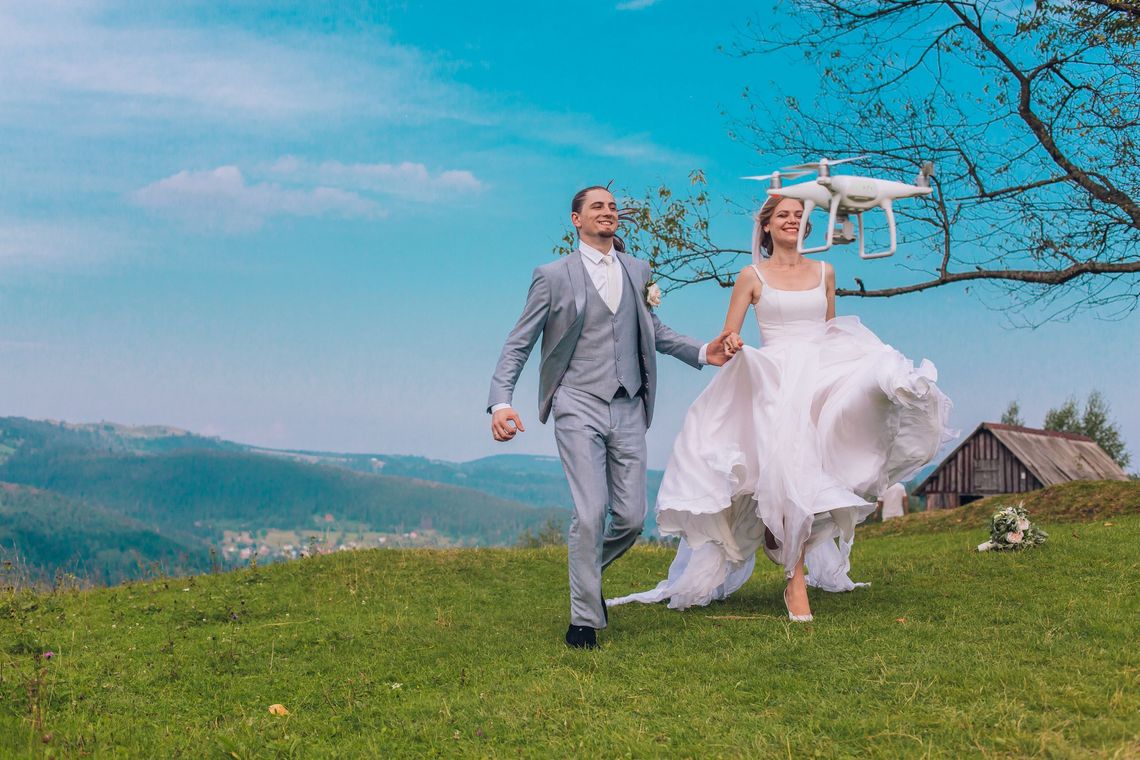 Nowoczesny ślub w 2019 – wideofilmowanie i fotografia dronem
