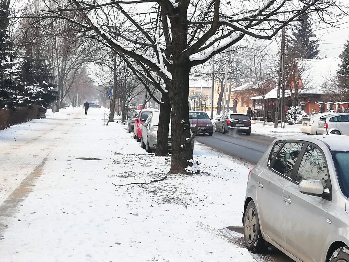 Odśnieżanie na telefon i maty antypoślizgowe na schodach na dworcu