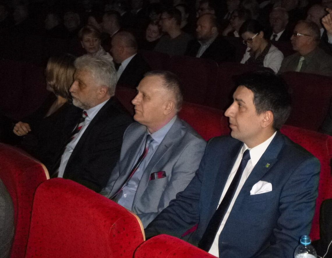 OKIEM RADNEJ. Dwukadencyjność jako sposób na pozbycie się konkurencji