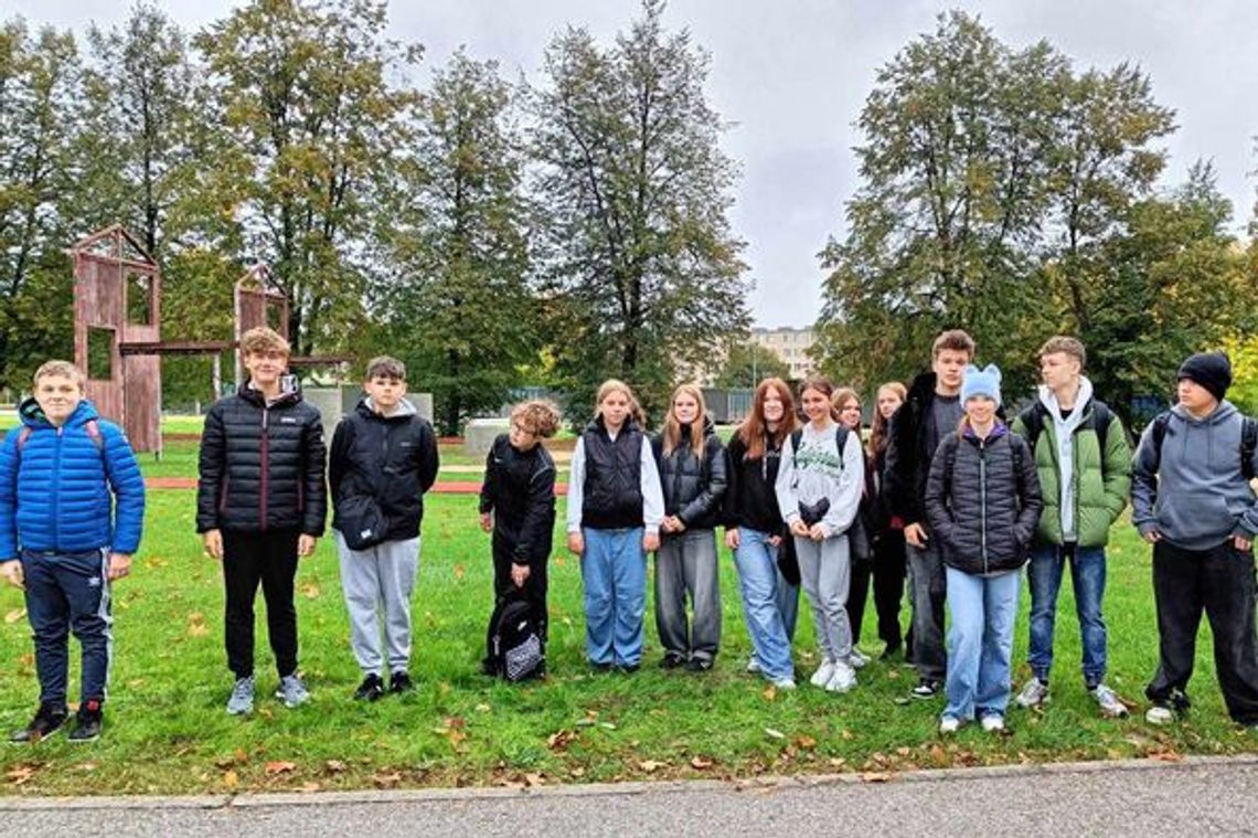 Pieszy Rajd Pamięci uczniów ze Szkoły Podstawowej w Zegrzu