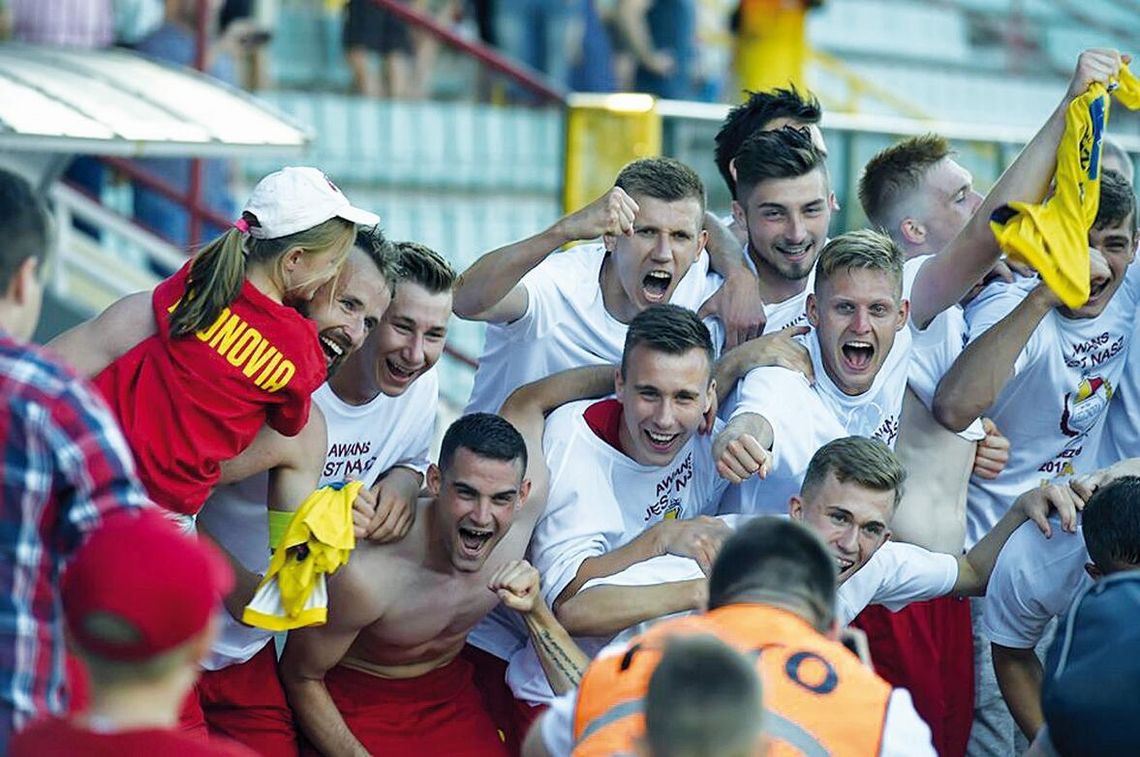 PIŁKA NOŻNA. Awans jest nasz!!! - Powrót po roku do II ligi!