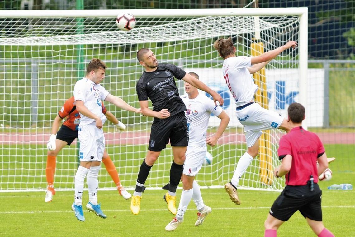 PIŁKA NOŻNA. Bez goli i emocji. Legionovia Legionowo – Resovia Rzeszów 0-0