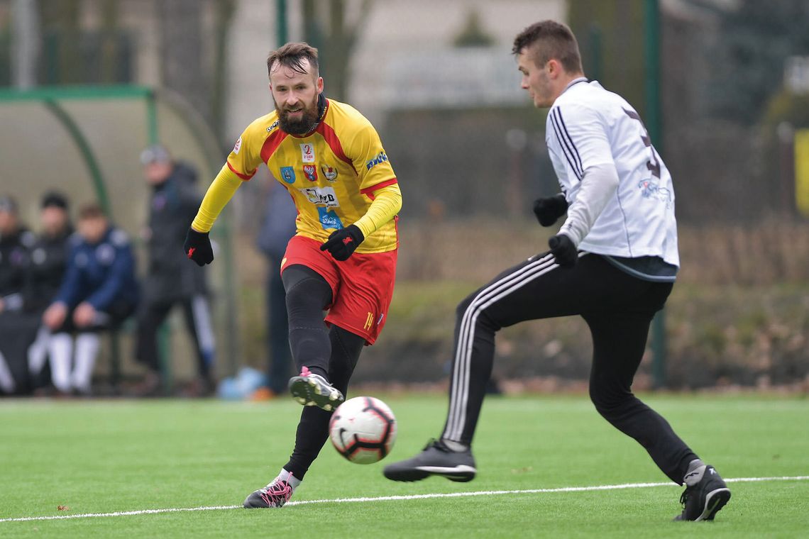 PIŁKA NOŻNA. Broń lepsza. Pierwszy sparing