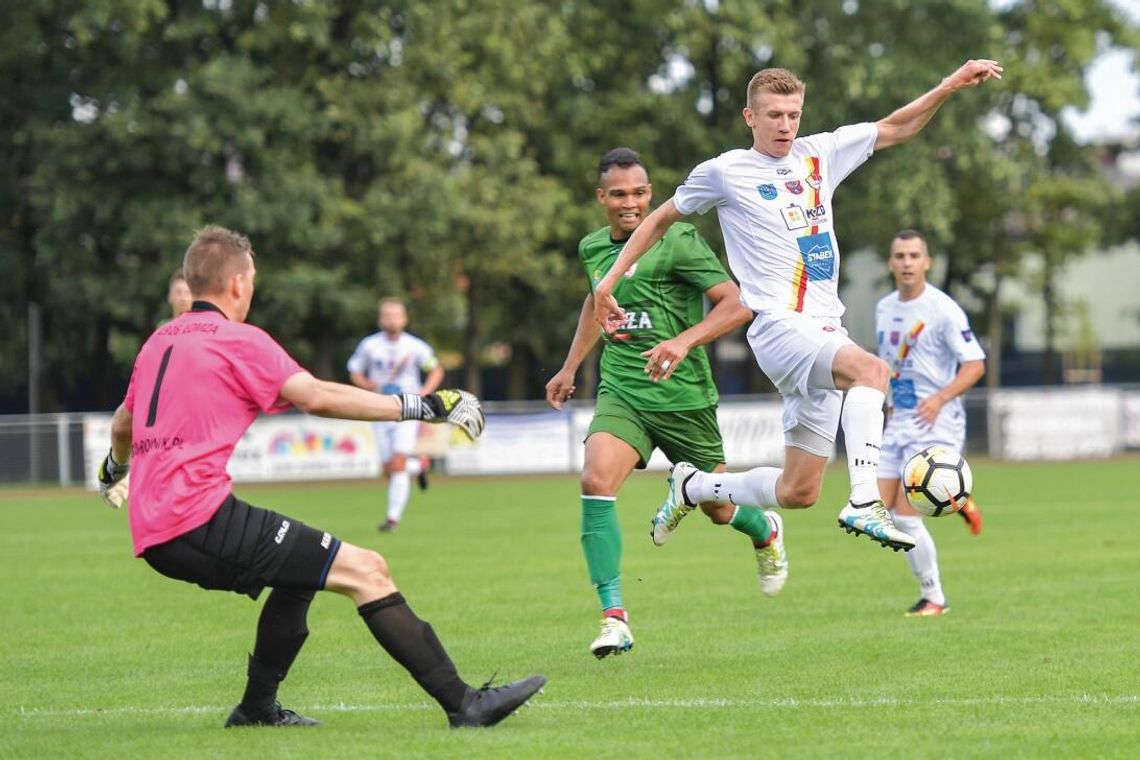 PIŁKA NOŻNA. Kanonada - Ruch Wysokie Mazowieckie – Legionovia 3-5 (2-3)
