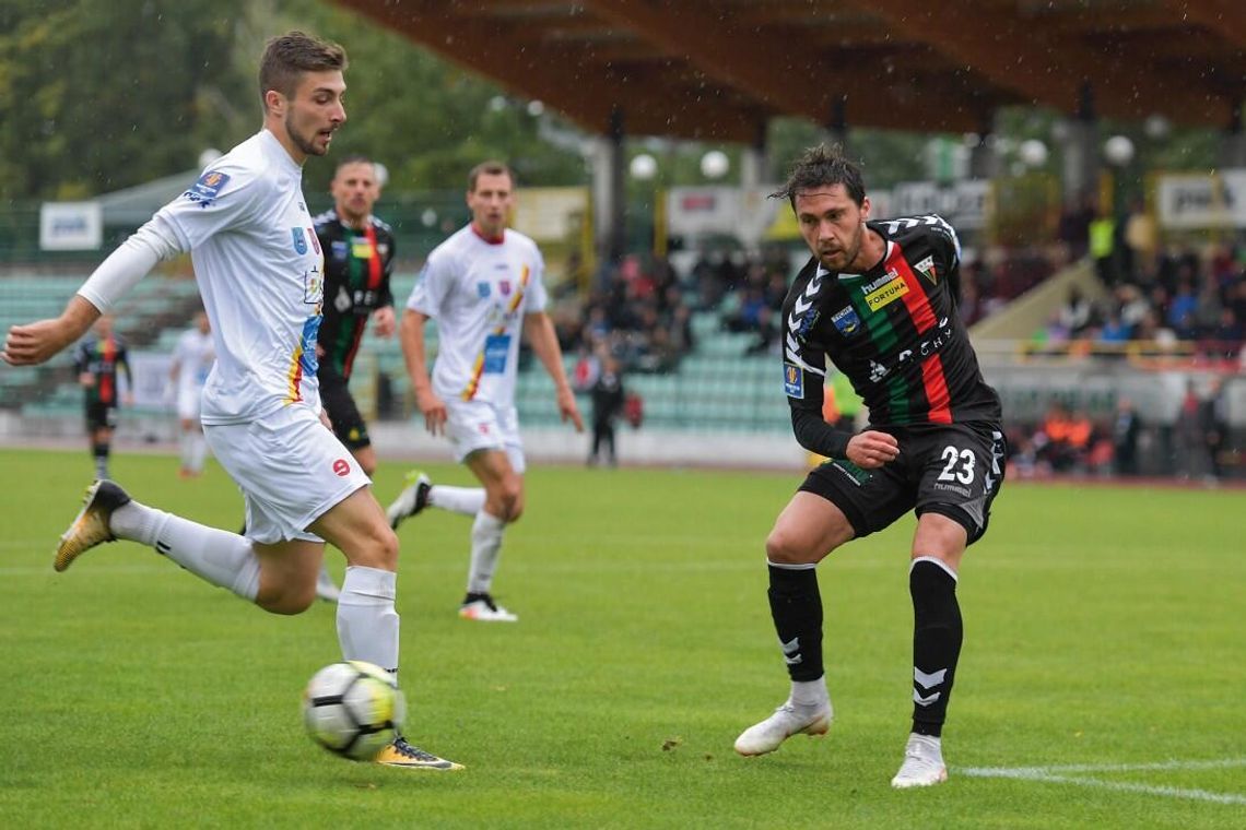 PIŁKA NOŻNA. Kornery, remis i kartki - Pelikan Łowicz – Legionovia 3-3(2-2)