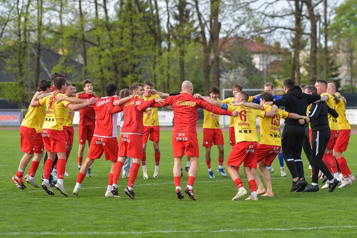 PIŁKA NOŻNA. Legionovia nareszcie zwycięska! Legionovia Legionowo – Victoria Sulejówek 4:3 (2:1)