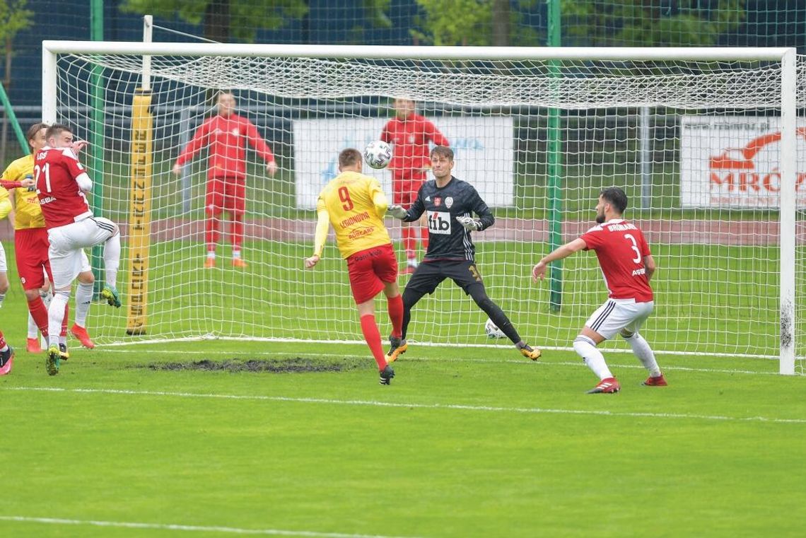 PIŁKA NOŻNA. Lider padł w końcówce. Legionovia – Pogoń Grodzisk Mazowiecki 3-1 (0-0)