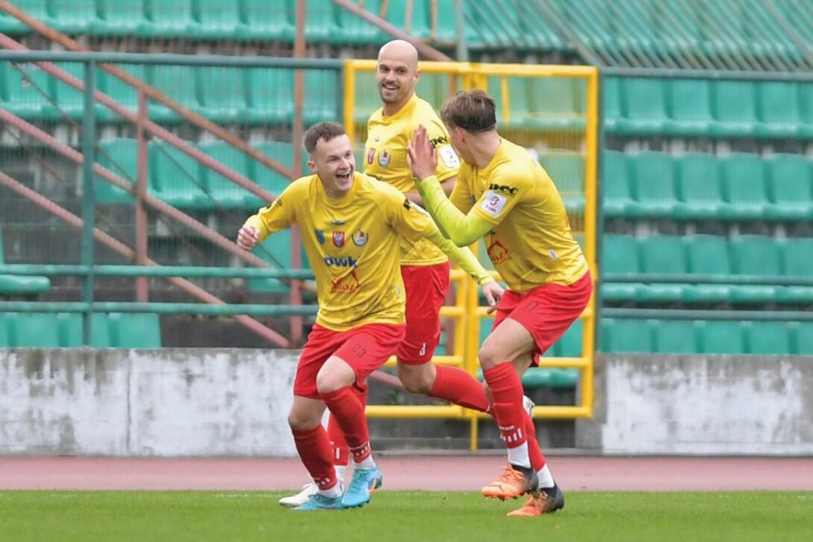 PIŁKA NOŻNA. Osiemnaste. Legionovia – Legia II Warszawa 2-0 (1-0)