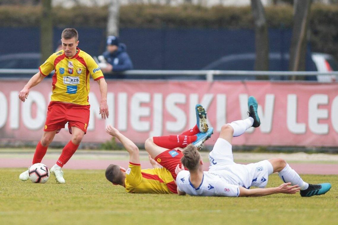 PIŁKA NOŻNA. Powrót z niewiadomymi. II liga wznawia rozgrywki