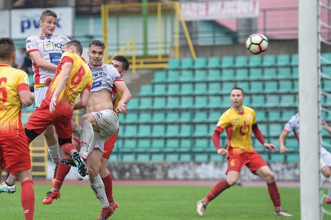 PIŁKA NOŻNA. Pożegnanie w deszczu - Legionovia – Znicz Pruszków 0-2(0-1)
