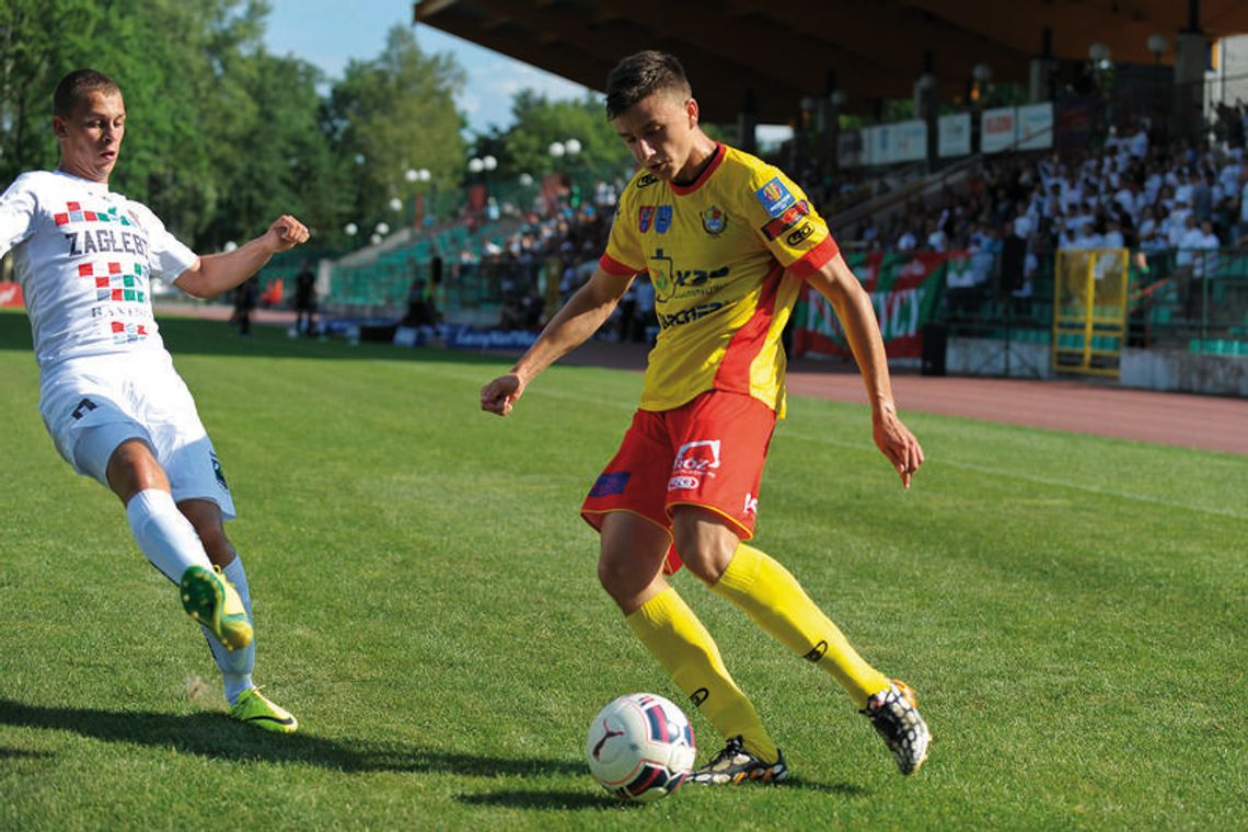 PIŁKA NOŻNA. Rusza liga, puchar z głowy