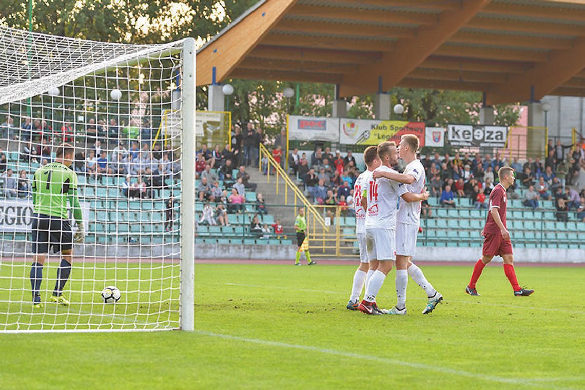 PIŁKA NOŻNA. Trzy punkty dopisane - Legionovia – MKS Mazur  EŁK 3-1 (1-0)