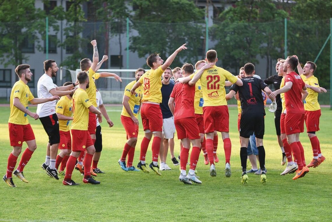 PIŁKA NOŻNA. Udany finisz w dziesięciu! - Legionovia – Olimpia Zambrów 3-2(1-2)