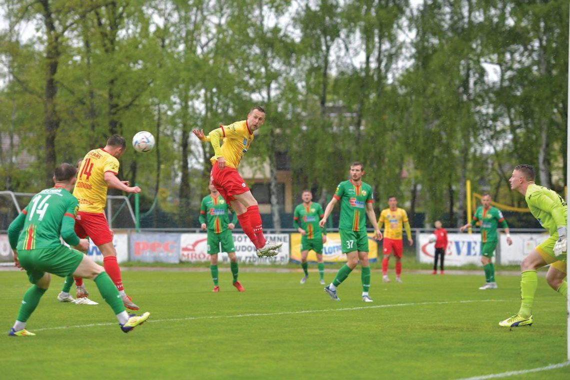 PIŁKA NOŻNA. W doliczonym czasie gry. Sokół Ostróda – Legionovia 1-2 (1-1)