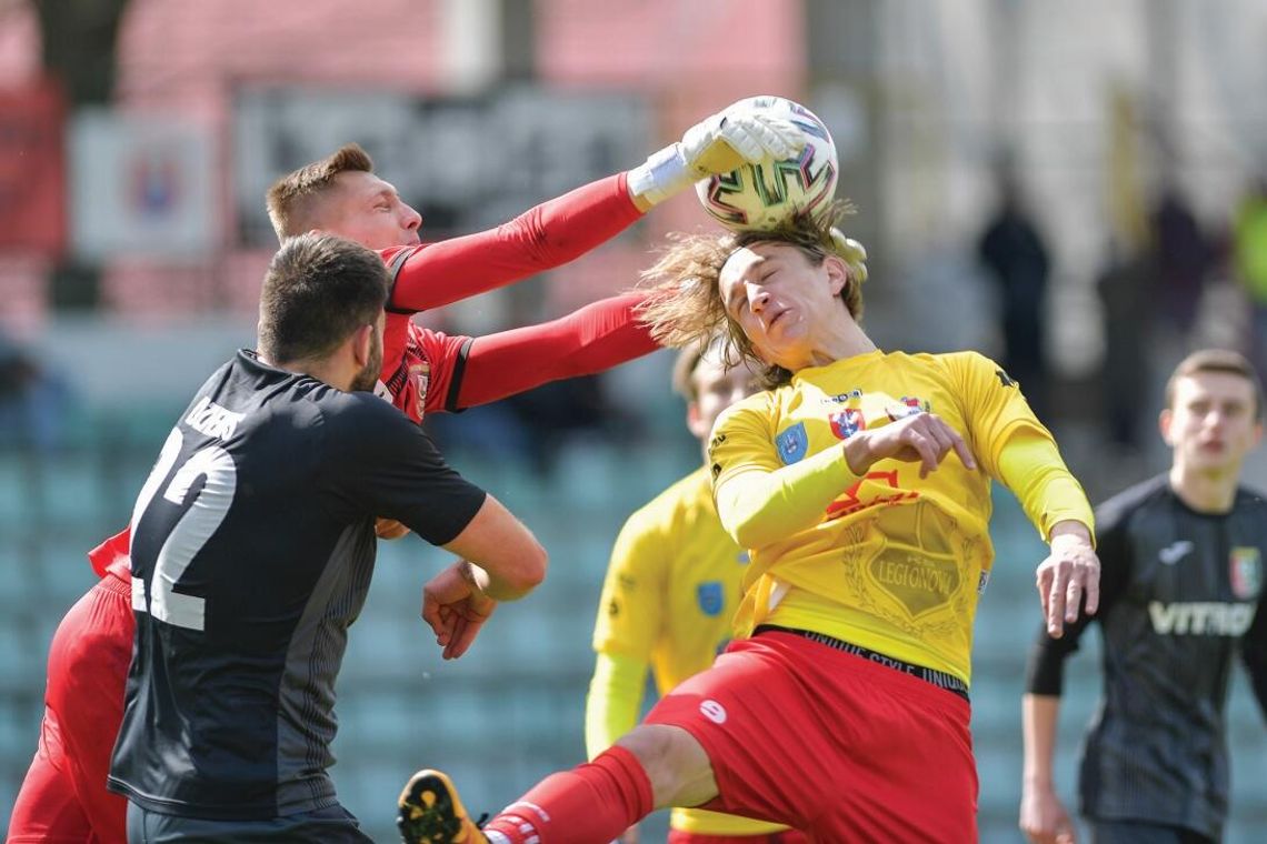 PIŁKA NOŻNA. Wygrali, nie zachwycili. Legionovia – Znicz Biała Piska 3-2 (2-1)