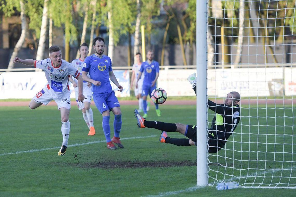 PIŁKA NOŻNA. Zwycięstwo z dedykacją - Legionovia – Gwardia Koszalin 4-1 (1-1)