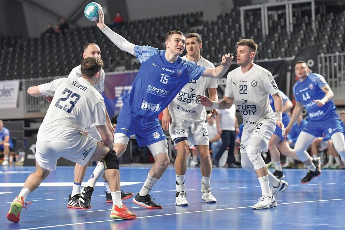 PIŁKA RĘCZNA. Odczarowana Arena. Zepter KPR Legionowo – Azoty Unia Tarnów 32:29 (15:13), Piotrkowianin Piotrków Trybunalski – Zepter KPR Legionowo 30:29 (14:13)