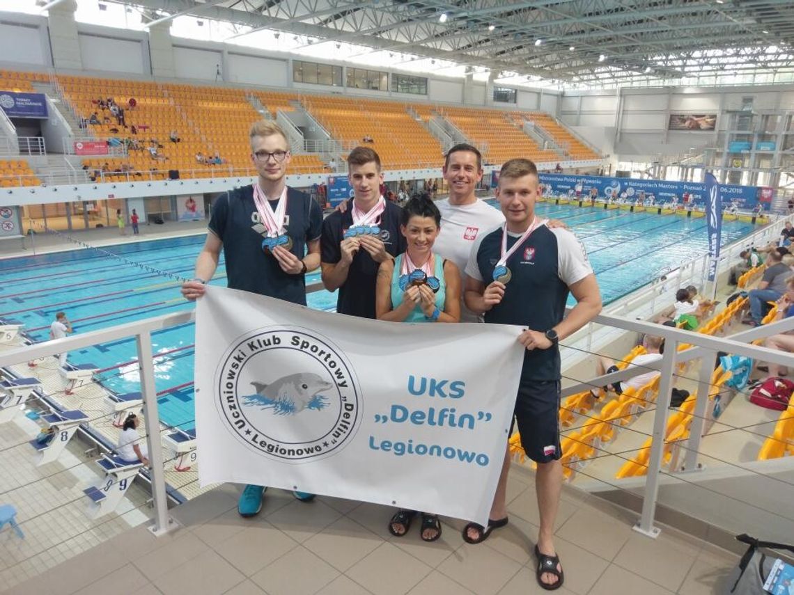 PŁYWANIE. 11 medali „Delfinków”!