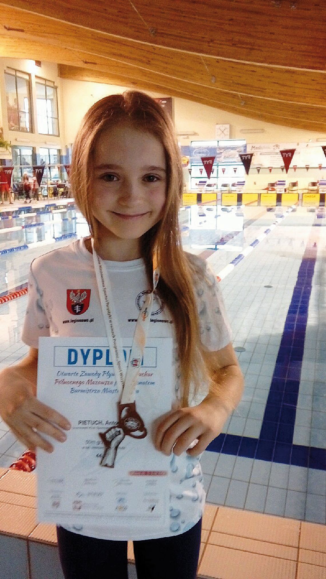 PŁYWANIE. Brązowe Kaja i Antonina - „Delfinki” w Mławie