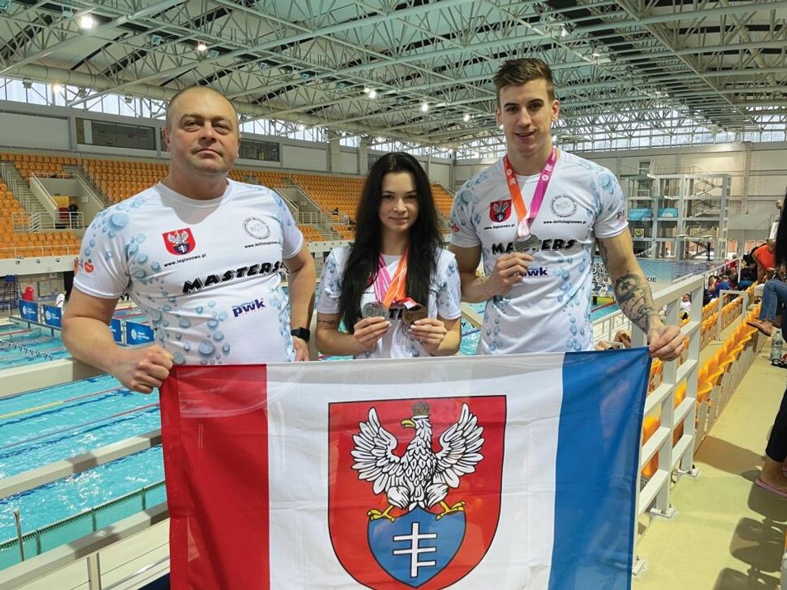 PŁYWANIE. Delfiny” z trzema medalami. Zimowe MP Masters„