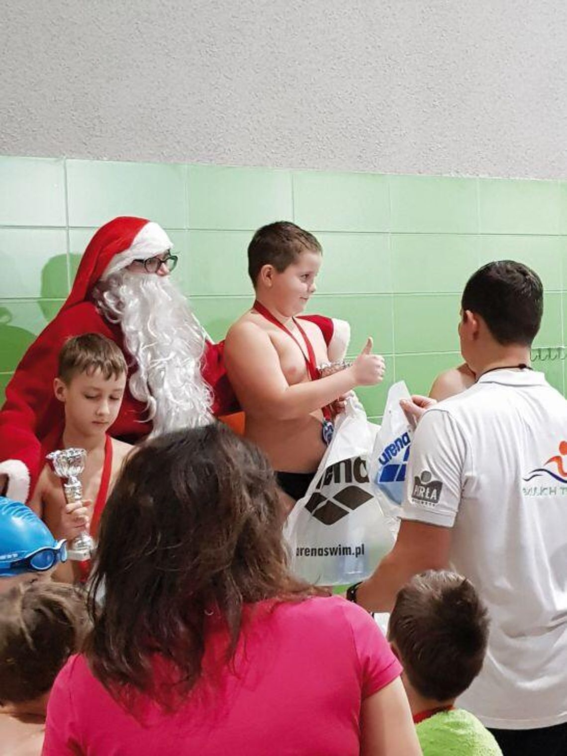 PŁYWANIE. Mikołaj w „Wodnych Piaskach” - Sympatyczna inauguracja