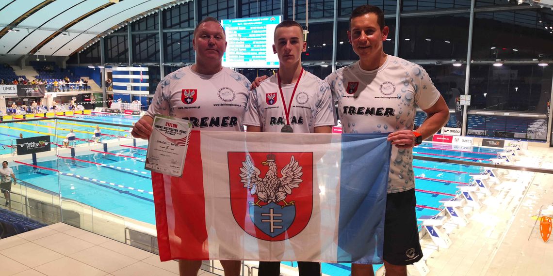 PŁYWANIE. Zimowe MP Juniorów. Srebrny Rafał