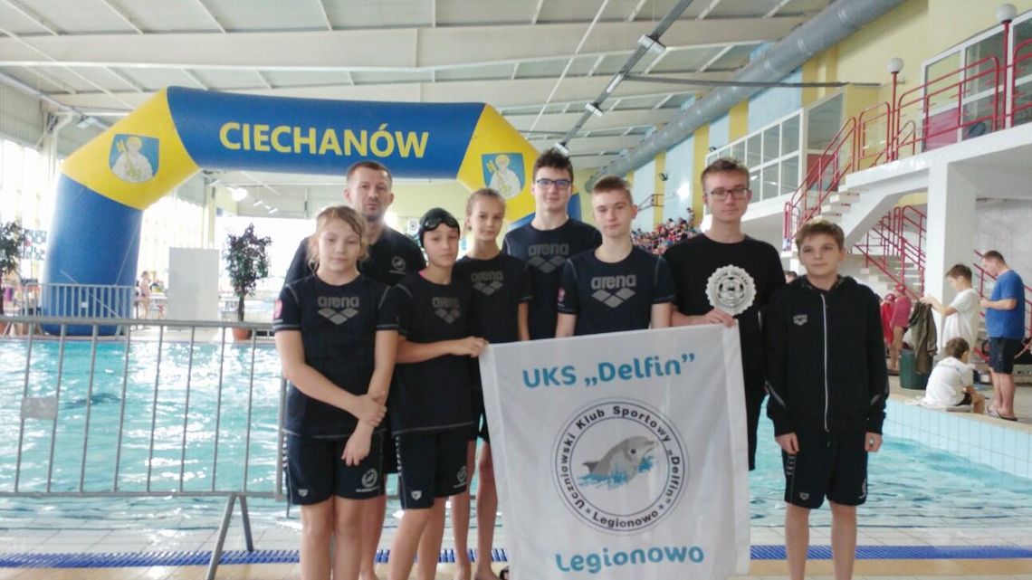 PŁYWANIE. „Życiówki” i medale -  „Delfinki” w Ciechanowie