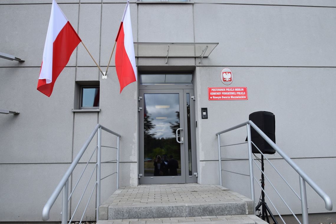 Policjantki z Modlina zatrzymują dwóch poszukiwanych