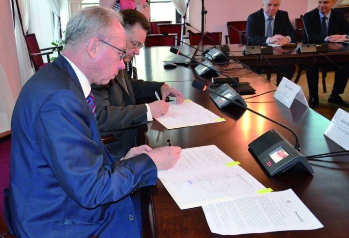 POWIAT. Nasz powiat przyjmie uchodźców? POWIAT. Nasz powiat przyjmie uchodźców?