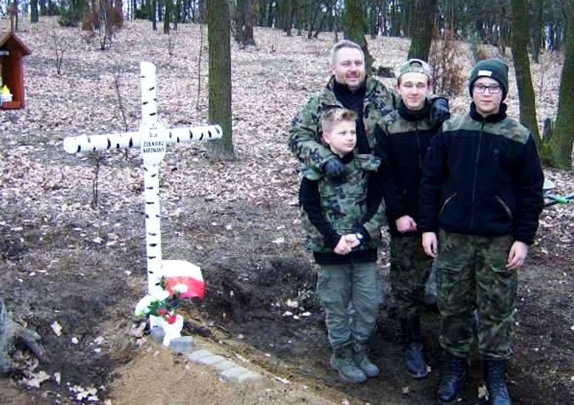 POWIAT. Nowy krzyż na szlaku