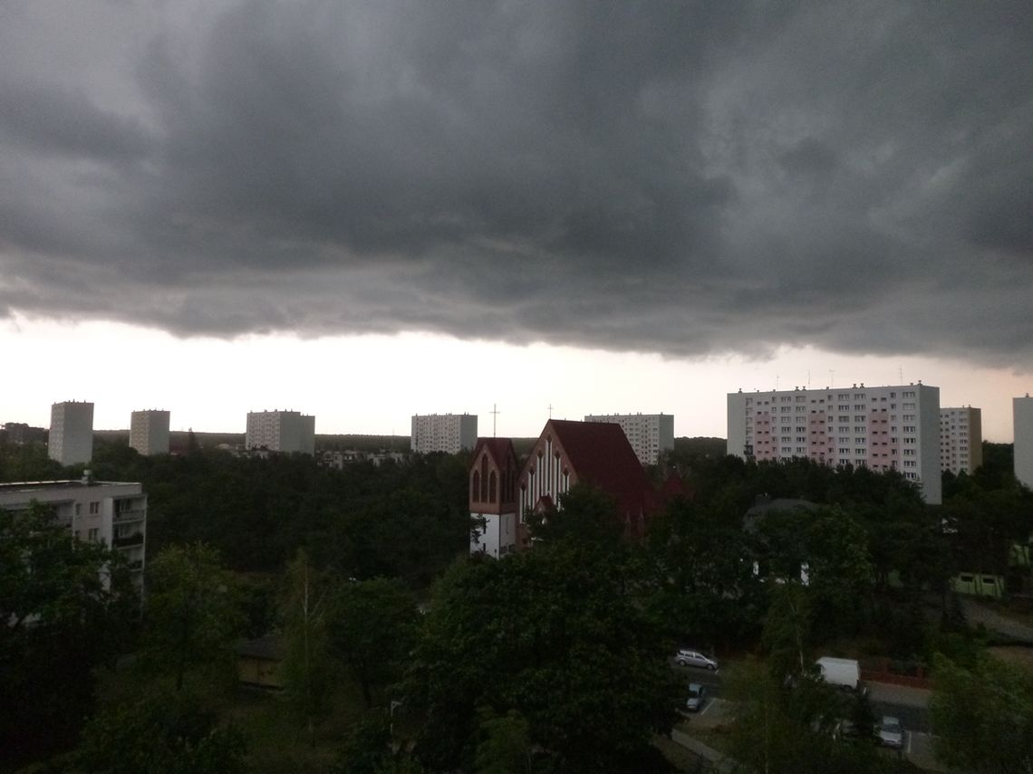 POWIAT. Ostrzeżenie meteorologiczne - silne burze na Mazowszu POWIAT. Ostrzeżenie meteorologiczne - silne burze na Mazowszu