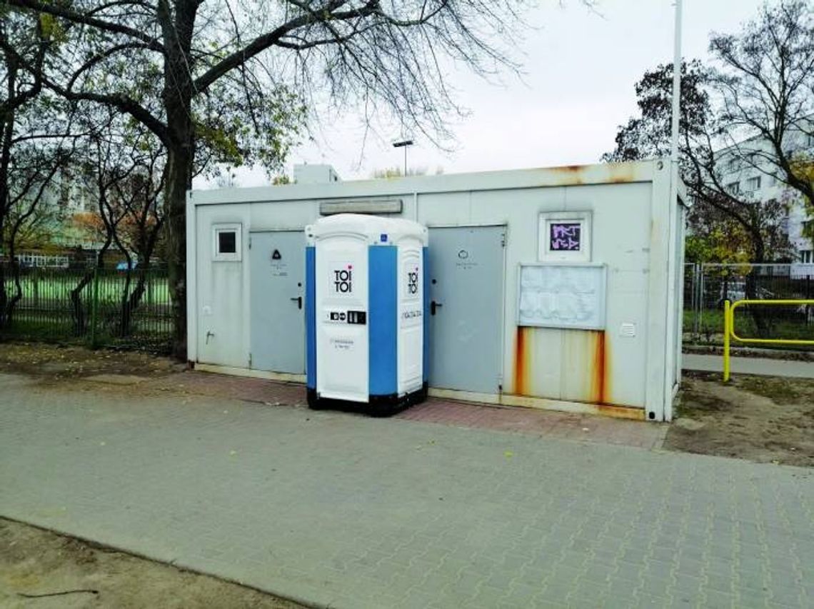 PROSTO Z MOSTU. Jaka władza, takie szalety...