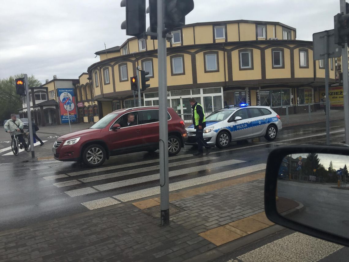 Radiowóz wjechał w tył VW Radiowóz wjechał w tył VW