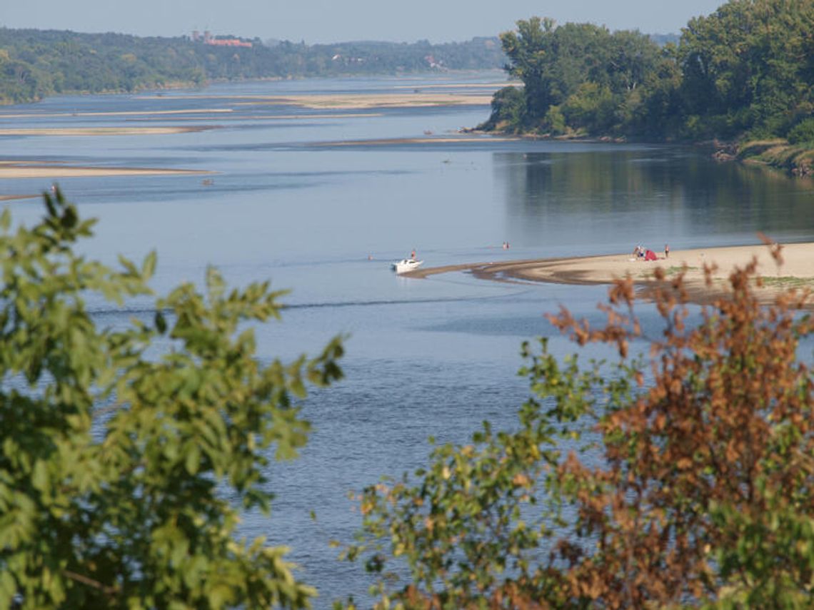 Rapier z czasów potopu szwedzkiego wyłowiony z Wisły Rapier z czasów potopu szwedzkiego wyłowiony z Wisły