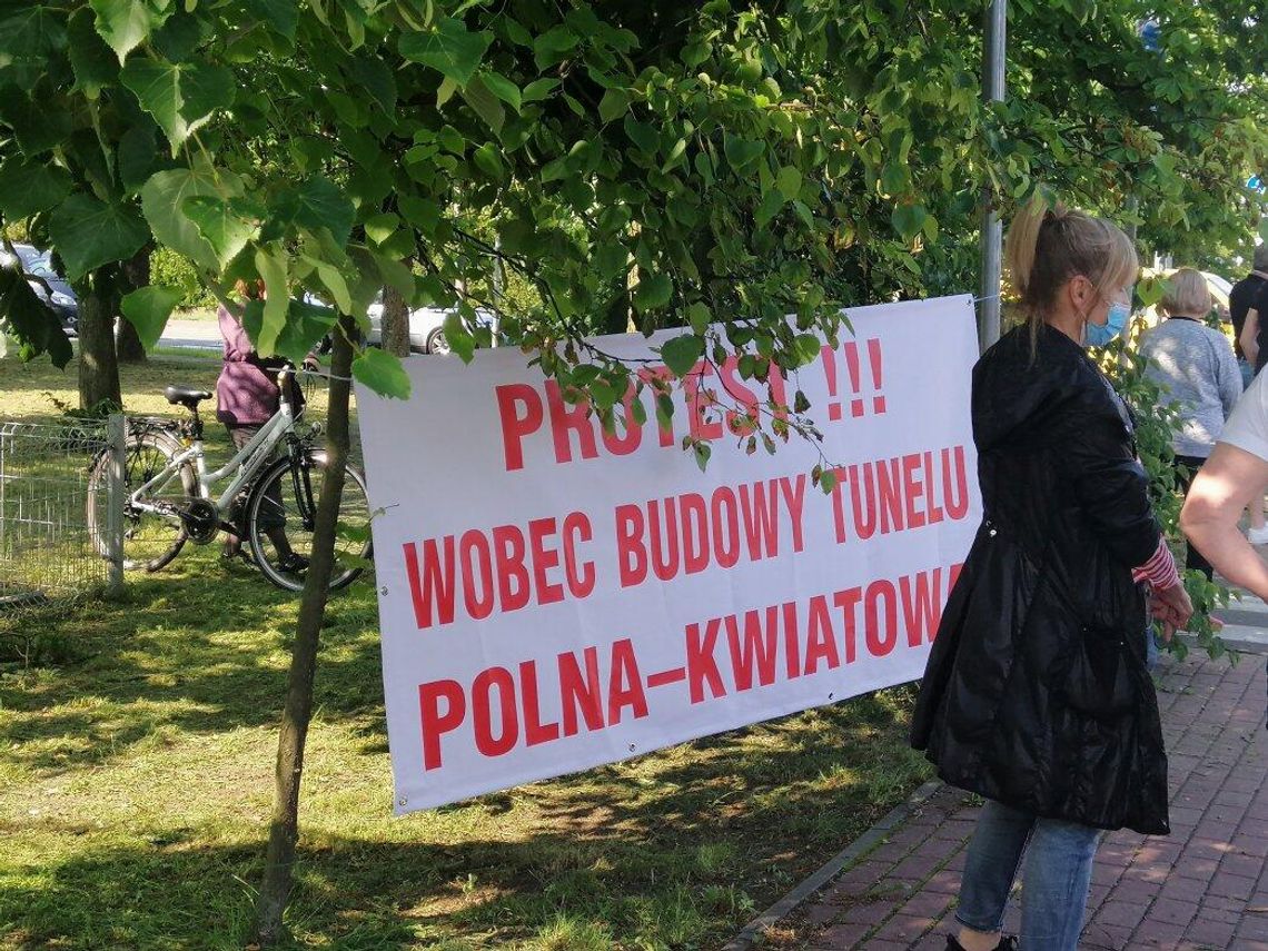 RAPORT Z PODWARSZAWSKIEJ NOCLEGOWNI. Nikt nie chce przeprawy pod nosem