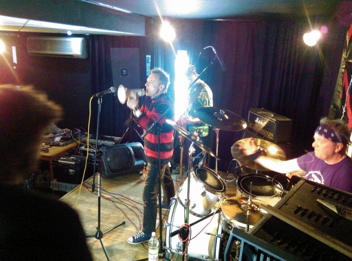 ROCK w MOK. Punk nie umarł, tylko spał gdzieś pijany...