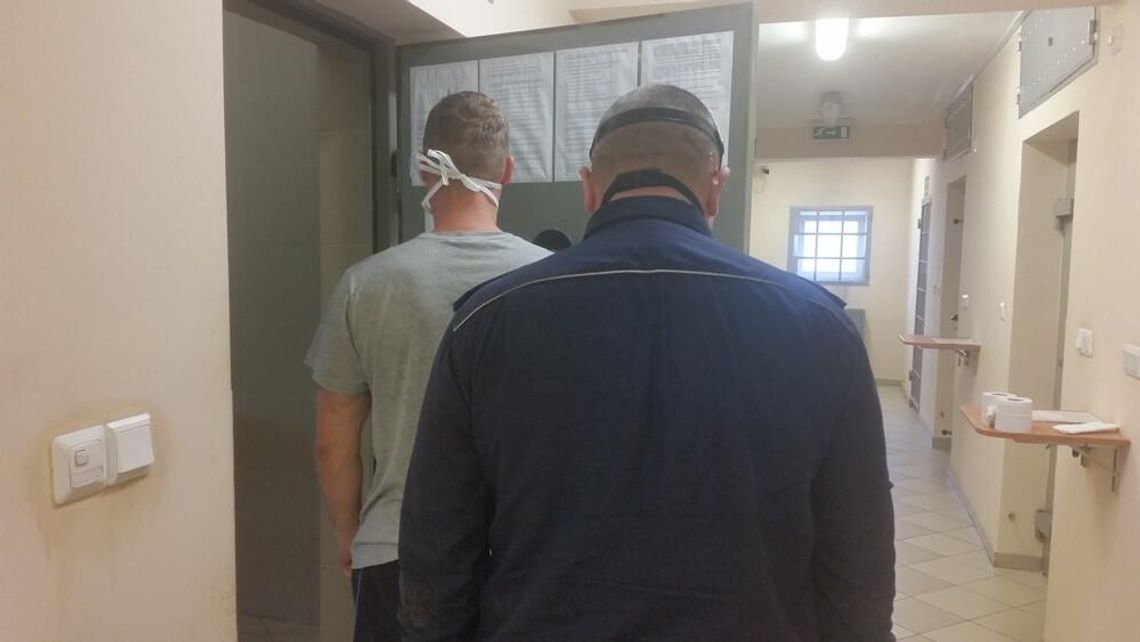SEROCK. Mefedron schował w bieliźnie SEROCK. Mefedron schował w bieliźnie